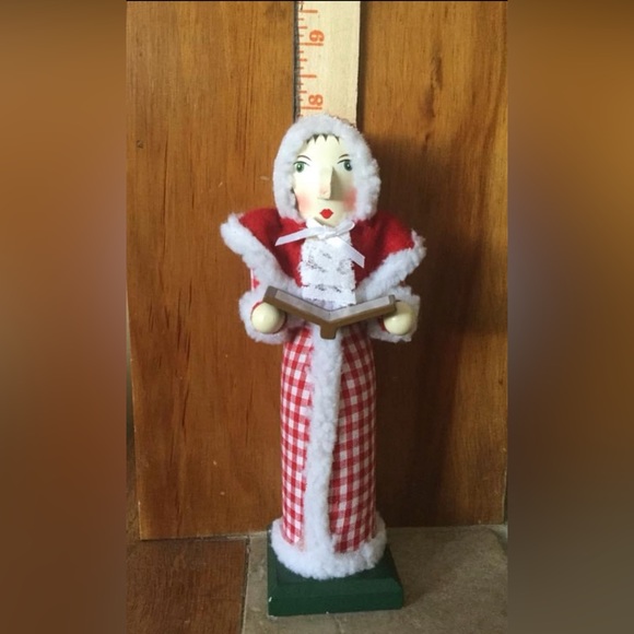 Limited Edition 2007, Wood Nutcrackers Christmas Decor 8” Caroler Decoration - Picture 1 of 11